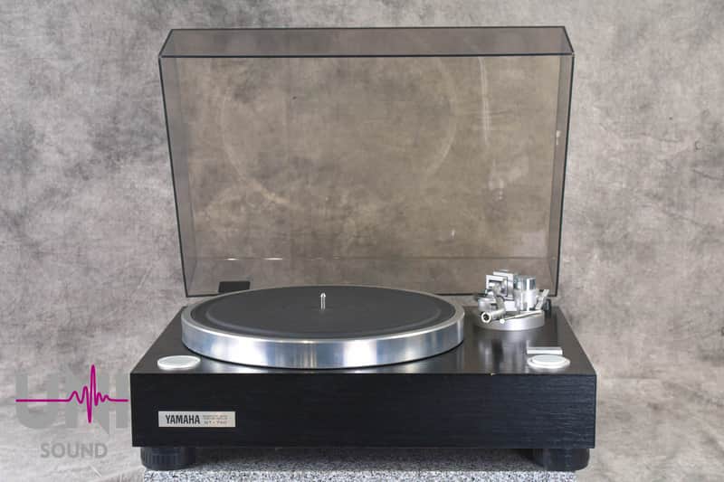 YAMAHA GT-750 Direct Drive Record Player Turntable in Very Good Condition