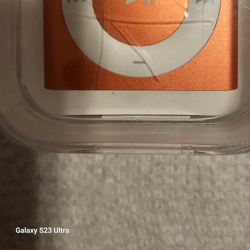 2010s Apple A1373 [PD773LL/A] 2 GB iPod Shuffle in Original Pa…