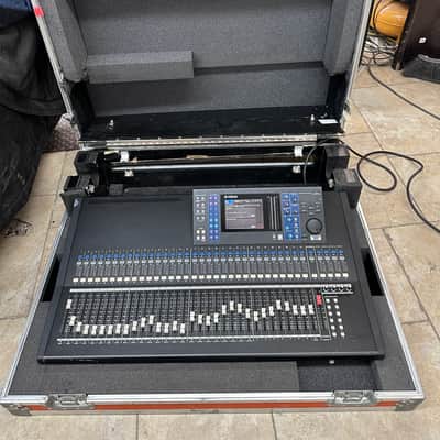 Yamaha LS9-32 32-Input Digital Mixing Console in Calzone Roadcase w/Wheels #7310 image 2
