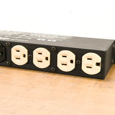 Tripp Lite IBR-12 12-Outlet Rackmount Isobar Surge Suppressor CG0124Z image 8