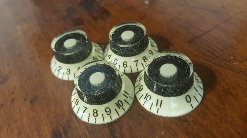 Immagine JAT CUSTOM GUITAR PARTS 4 Top Hat Knobs 0-11#s Glow In The Dark / Black Flake - 1