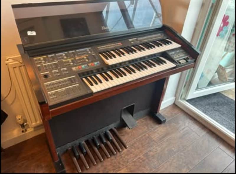 Yamaha Electone MC 600 1985 - Wood grain finish image 1