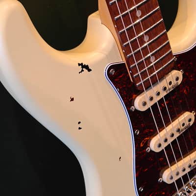 Vintage V6MR Icon - Aged Vintage White Over Sunburst image 8