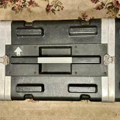 SKB 1SKB-R6U 6U-Space Molded Rack Case 2010s - Black image 7