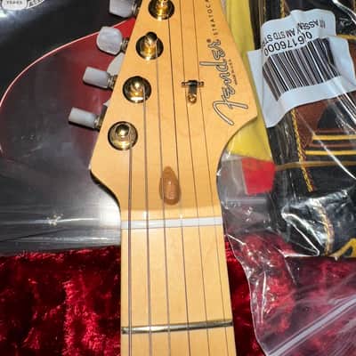 Fender 60th Anniversary Commemorative American Standard Stratocaster with Gold Hardware, Maple Fretboard 2014 - 2-Color Sunburst image 8