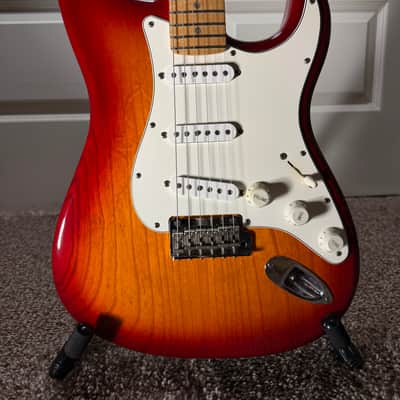 Fender 1999 Custom Shop Classic Player Stratocaster V- Neck - Aged Cherry Sunburst image 2