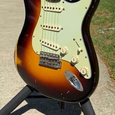 Fender Stratocaster 2016 - Sunburst image 17