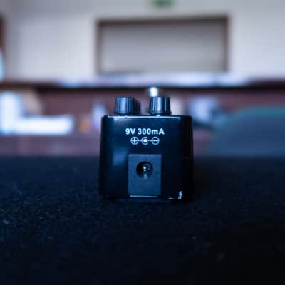 Mooer 009 Blacknight Micro Preamp 2010s - Black/Red image 3