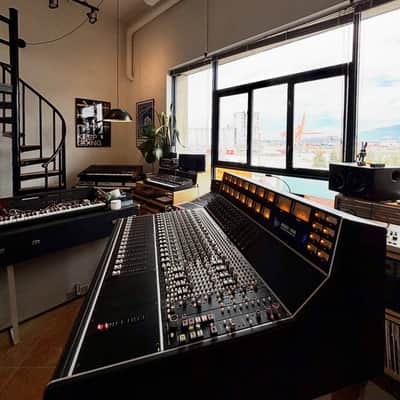 API 1608 16-Channel 8-Bus Recording Console (Loaded, 12x 550A / 2x 550B 4x 560) 2010s - Black image 10