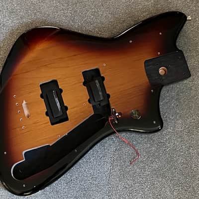 Fender Player Plus Meteora body bass Sunburst image 1