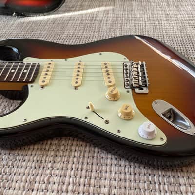 History Z1L-CFS / Made in Japan Left-handed Stratocaster / 2000’s / 3-tone sunburst image 4
