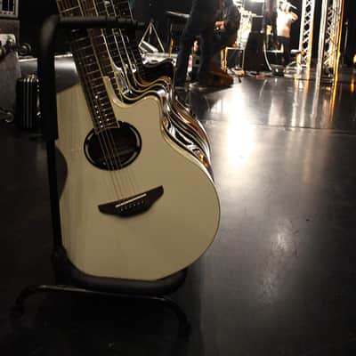 Yamaha APX600 Thin Body Acoustic-Electric Guitar - Vintage White image 3