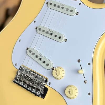 Fender Yngwie Malmsteen Signature Stratocaster - Vintage White - Scalloped Fretboard image 11