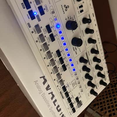 Abstrakt Instruments - Avalon Bassline (white, blue leds) + manual, original box (all like new) image 8