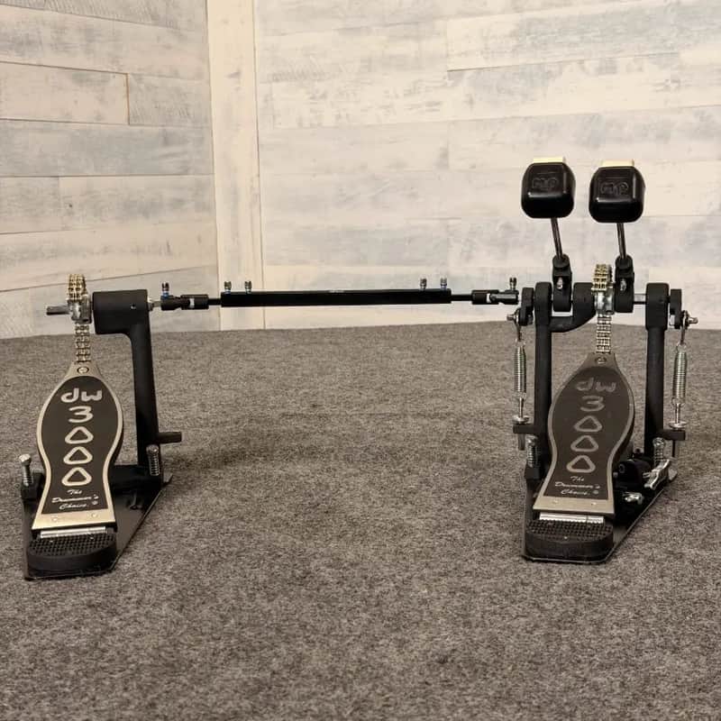 Used DW 3000 Double Bass Drum Pedal - Very Good image 1