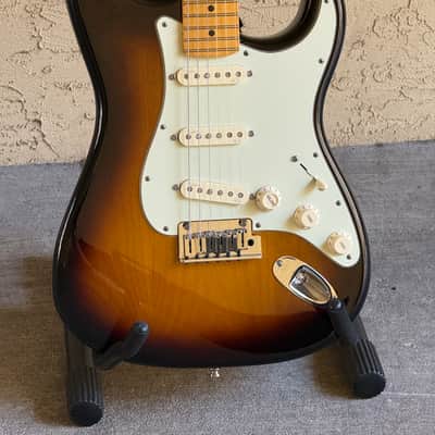 Fender American Deluxe Stratocaster 2013 3-Color Sunburst Maple Neck OHSC image 6
