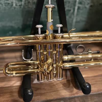 Yamaha Trumpet Ytr 2330 w/  Yamaha Soft Case & Yamaha 11b4 Mouth Piece image 15