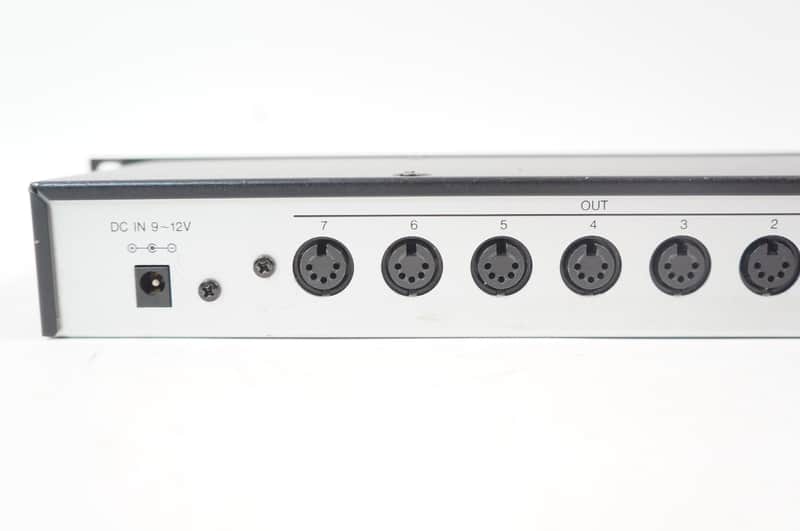 KAWAI MAV-8 MIDI PATCHBAY 4 in / 8 out MIDI Patcher Mixer w/ 100