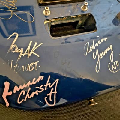 NO DOUBT signed Charvette by Charvel ,Gwen Stefani, Young etc image 6
