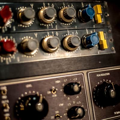Neve 1073 (Pair, Racked) preamp image 3