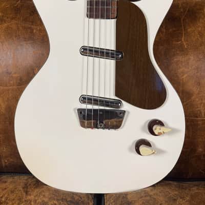 Danelectro 6026 DC-2 Deluxe Double Pickup Shorthorn 1960’s - White image 2