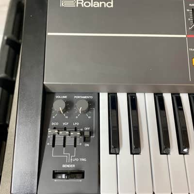 Roland Juno-106 61-Key Programmable Polyphonic Synthesizer With Roland Case - Black image 2