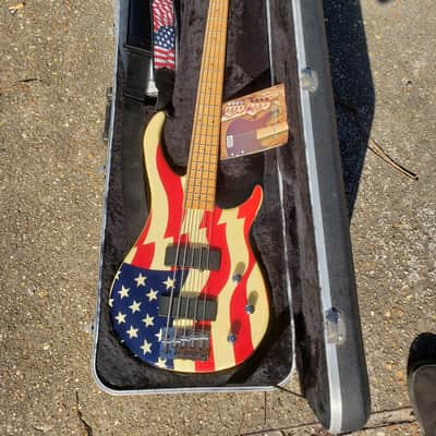 Peavey Foundation 2000 American Flag 5-string 2000 White/American Flag image 12