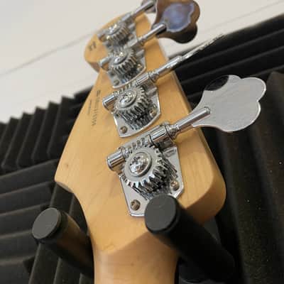 *MINT CONDITION* AMERICAN SPECIAL FENDER JAZZ BASS image 6