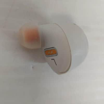 B & O E8 Motion Earbuds image 9