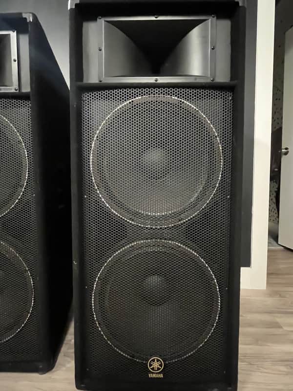 Pair of Yamaha S215V Club Series 2-Way 15