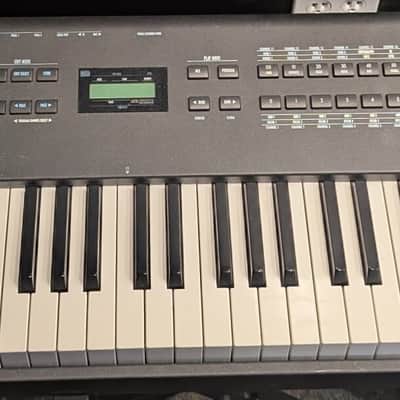 Used Alesis QS 8 Keyboard w/ hardcase & stand