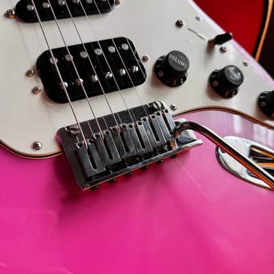Fender USA MOD SHOP Custom Stratocaster in Bubblegum Metallic w/ Orig Case! image 4