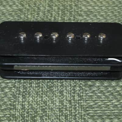mostly very clean 1990s Gibson P-100 Soapbar pickup with Creme Cover (but can sell with black cover instead) NO mounting screws 6.3k - ideal for NECK position (2 conductor, solder connect) a P100 is a stacked humbucker that's hum-cancelling image 15
