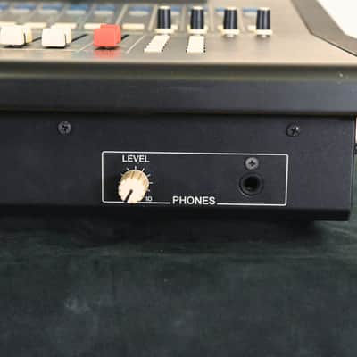 Yamaha LS9-32 32-Input Digital Mixing Console CG01VLQ image 7