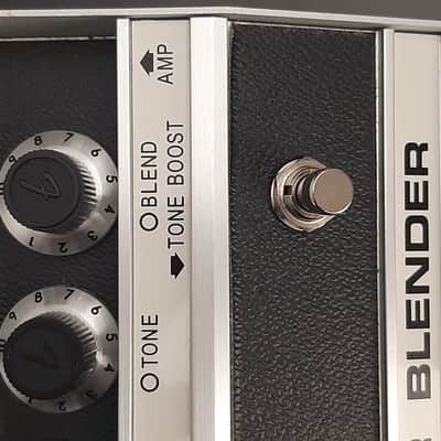 2000s - Boxed with Manual - Vintage Fender Blender Fuzz 2005 - 2010 - Silver image 2