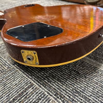 GIBSON *UPDATED* Les Paul Classic—Honey Burst image 3