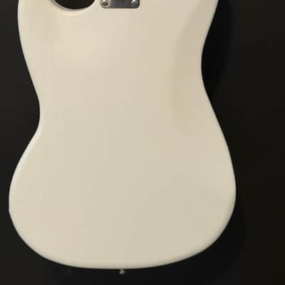 Aslan Guitars White Pearl 2021-Present - White image 5