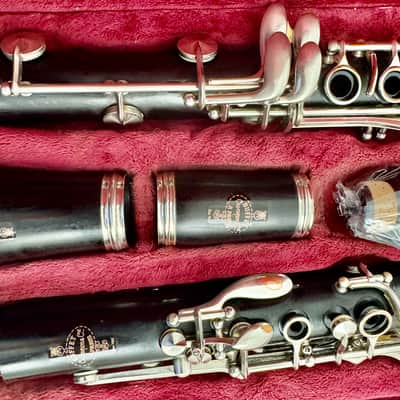 Buffet Crampon E11 Intermediate Bb Clarinet 2010s - Black image 4