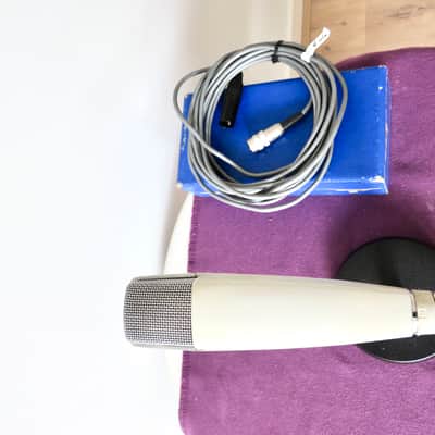 Sennheiser MD 421-N Cardioid Dynamic Microphone with script logo image 5