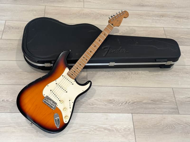 1997 Fender California Series Alder Sunburst Stratocaster with Fender Hard Case