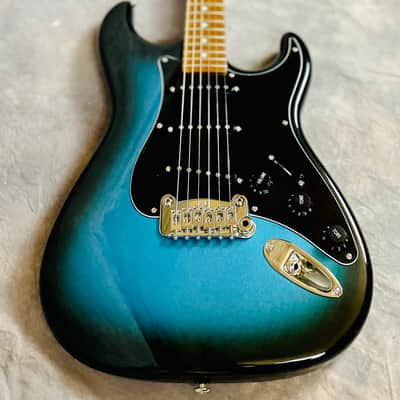 G&L Custom Shop Legacy 2023 - Lake Placid Blue Burst image 9