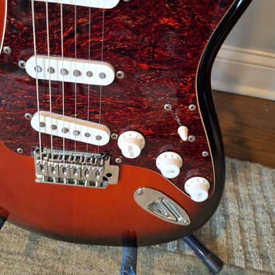 Squier Standard Series Stratocaster- Antique Burst image 4