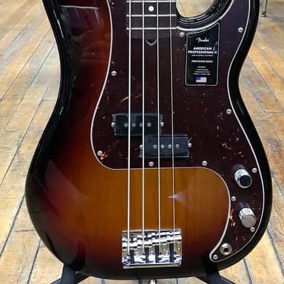 Fender American Professional II Precision Bass with Rosewood Fretboard 2020 - Present - 3-Color Sunburst image 1