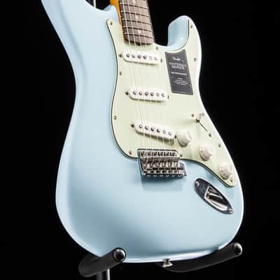 Fender Limited Edition Vintera II Road Worn '60s Stratocaster Sonic Blue image 4