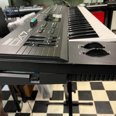 Yamaha DX7IIFD 16-Voice Synthesizer with Floppy Drive 1986 - 1989 - Black image 4