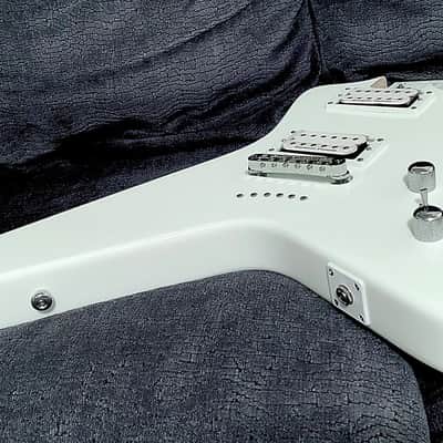 MINT NOS 2014 KRAMER VOYAGER (ALPINE WHITE) LOADED BODY - TUNE-O-MATIC BRIDGE, SD JB / JAZZ PICKUPS image 4