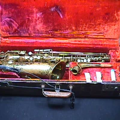 The Martin Alto Saxophone Original Lacquer and Original Case & Ready to Play 8 S Bild 1
