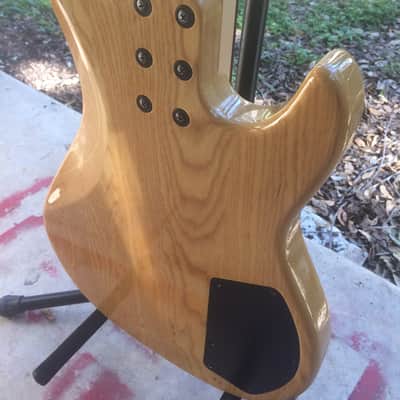 G&L L-2000 Tribute left handed Bass Natural Ash image 8