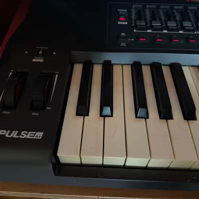 Novation Impulse 61 MIDI Keyboard Controller 2011 - Present - Gray image 2
