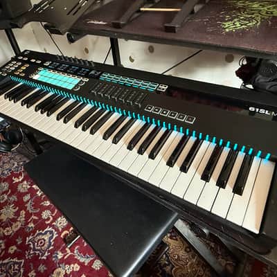 Novation ReMOTE 61 SL MKIII MIDI Controller 2018 - Present Black image 2